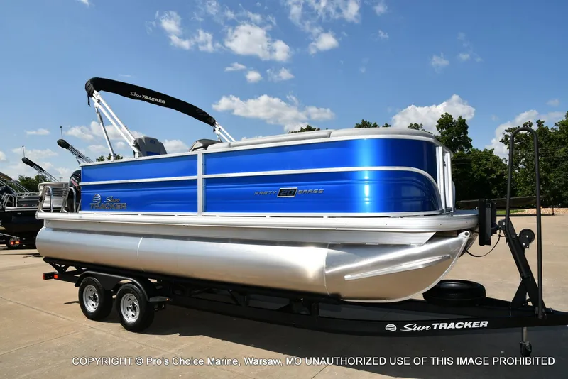 Slide: The Image of Sun Tracker Party Barge 20 DLX 2026 - 69