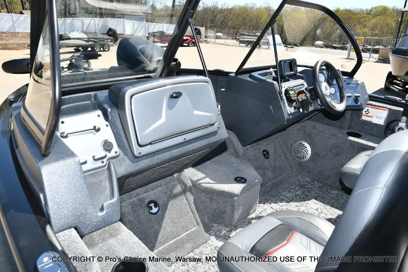 Slide: The Image of Tracker Pro Guide V-175 Combo 2026 - 37