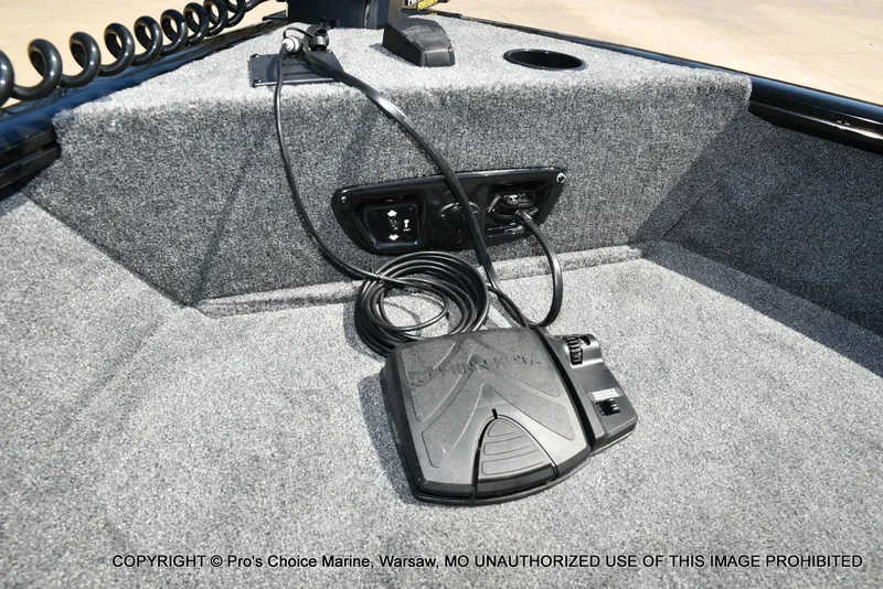 Slide: The Image of Tracker Pro Guide V-175 Combo 2026 - 60