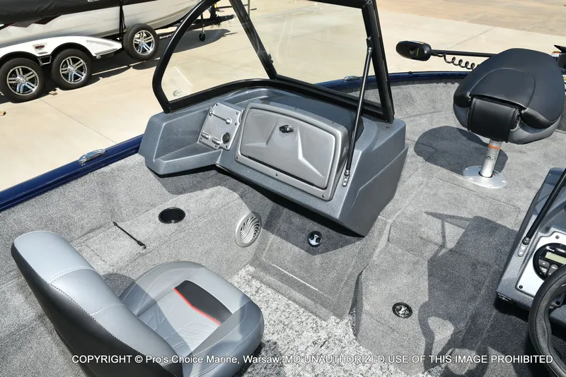 Slide: The Image of Tracker Pro Guide V-175 Combo 2026 - 11