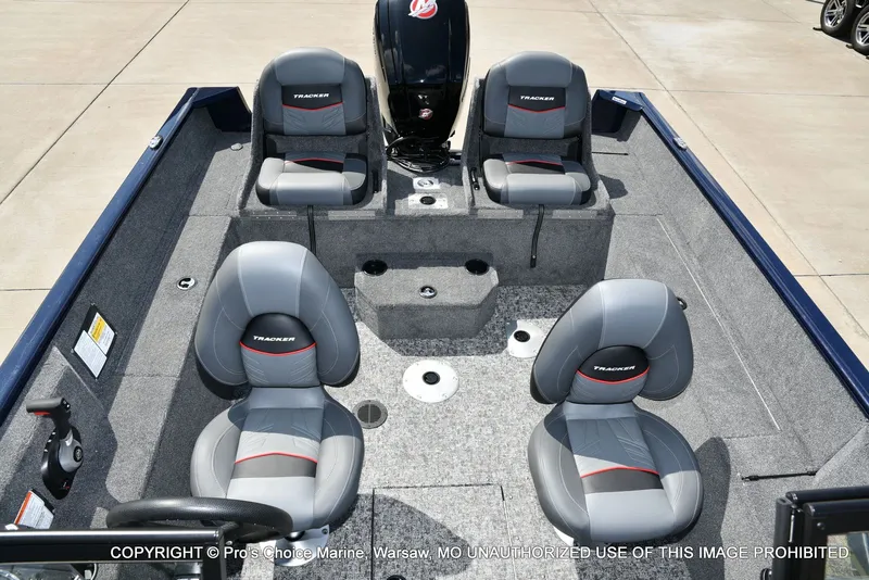 Slide: The Image of Tracker Pro Guide V-175 Combo 2026 - 14