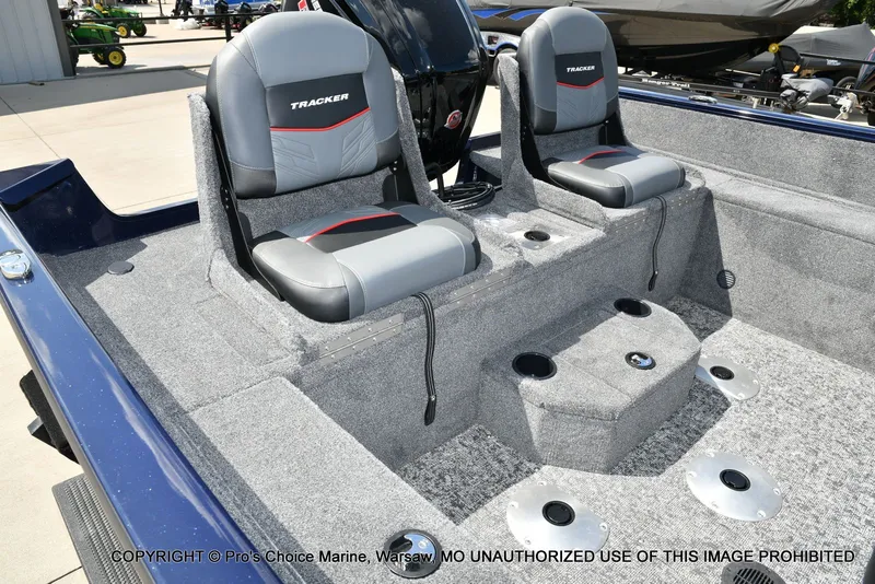 Slide: The Image of Tracker Pro Guide V-175 Combo 2026 - 3