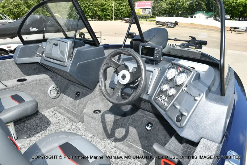 Slide: The Image of Tracker Pro Guide V-175 Combo 2026 - 32