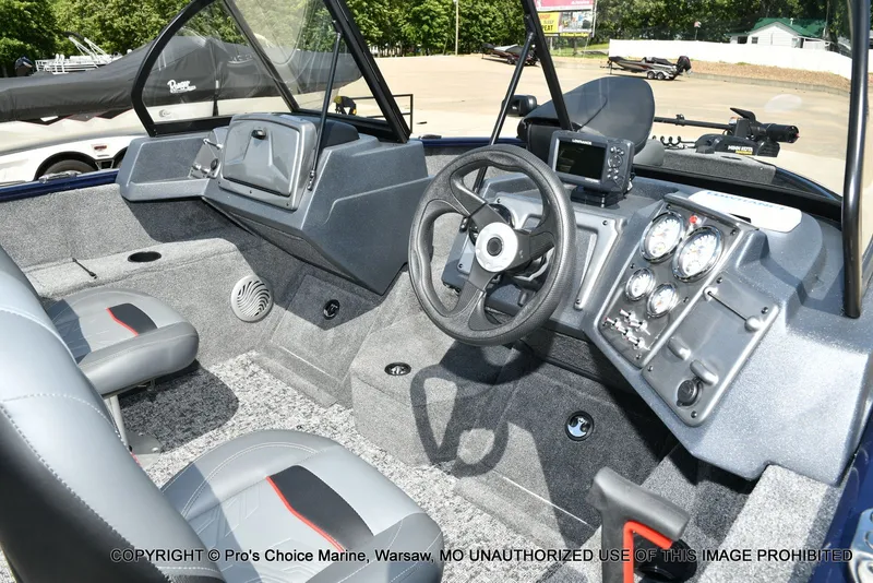 Slide: The Image of Tracker Pro Guide V-175 Combo 2026 - 4