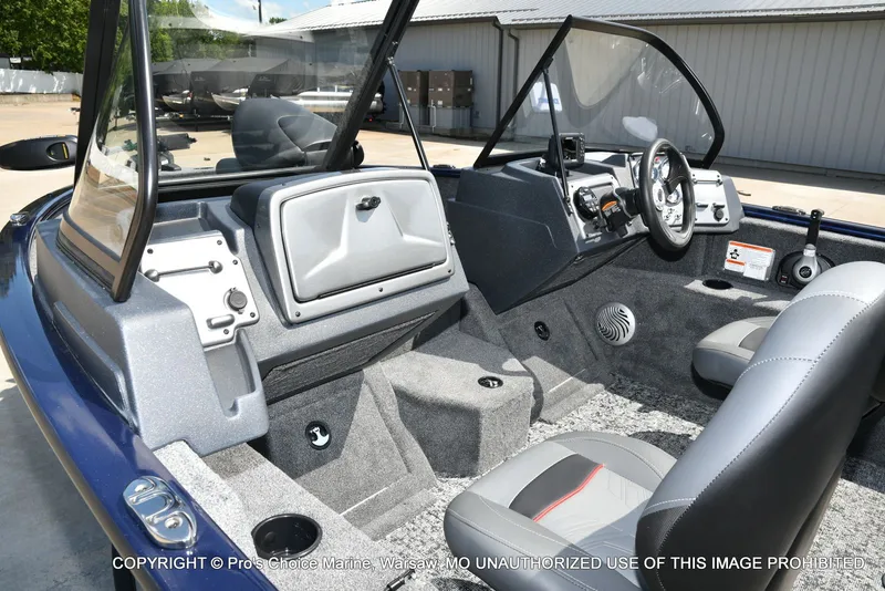 Slide: The Image of Tracker Pro Guide V-175 Combo 2026 - 6