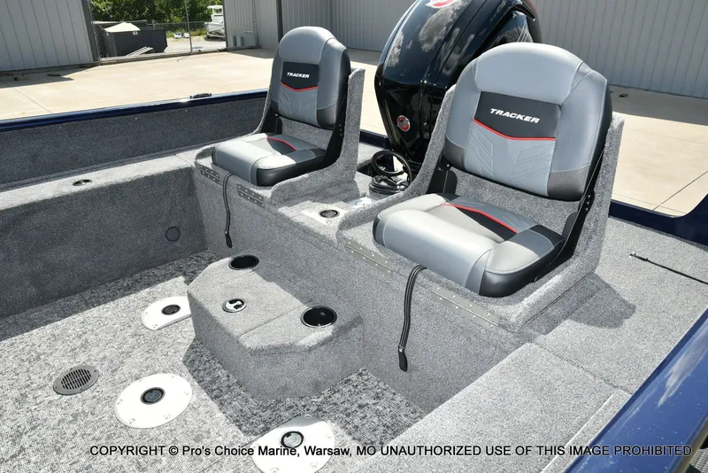 Slide: The Image of Tracker Pro Guide V-175 Combo 2026 - 7