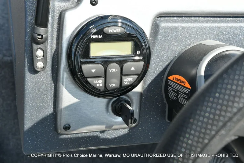 Slide: The Image of Tracker Pro Guide V-175 Combo 2026 - 9