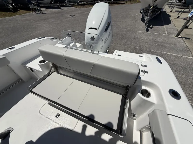 Slide: The Image of Sea Pro 242 DLX 2026 - 13