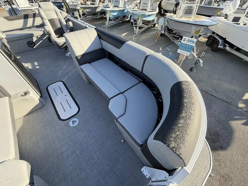 Slide: The Image of Veranda Relax Series TRITOON-200HP 2026 - 13