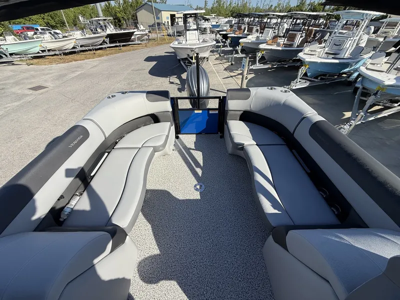 Slide: The Image of Veranda Relax Series 22RC Tri-toon-200HP 2026 - 6