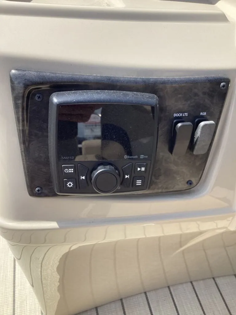 Slide: The Image of SunCatcher Select Series 324SS 2023 - 32