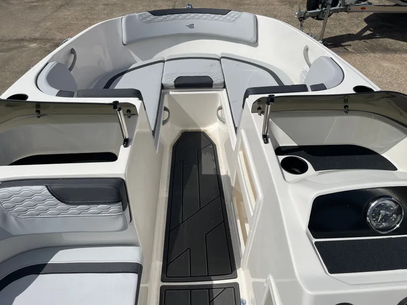 Slide: The Image of Bayliner 170EL 2024 - 19