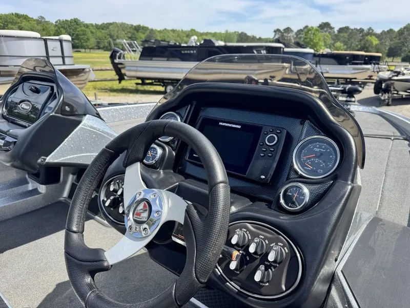 Slide: The Image of Triton 18 TrX 2015 - 11