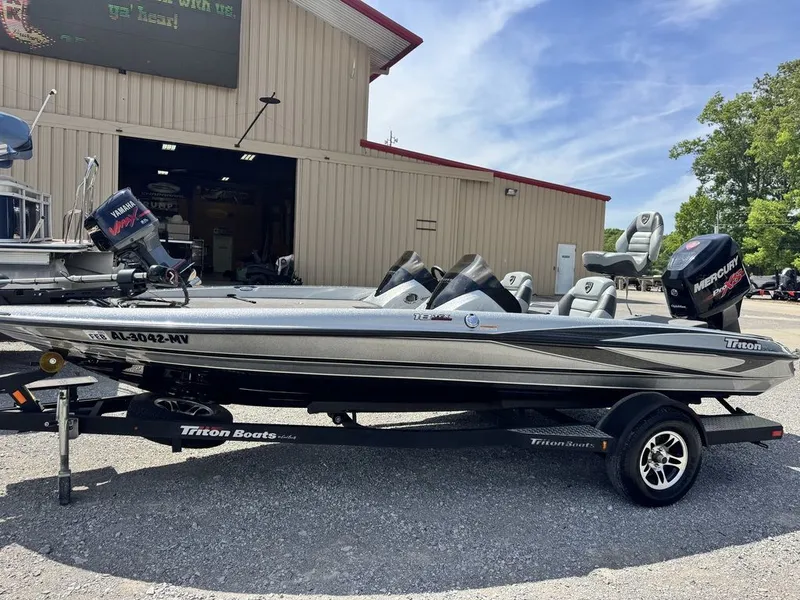 Slide: The Image of Triton 18 TrX 2015 - 3