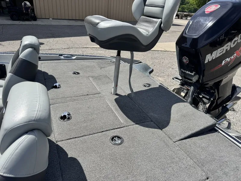 Slide: The Image of Triton 18 TrX 2015 - 6