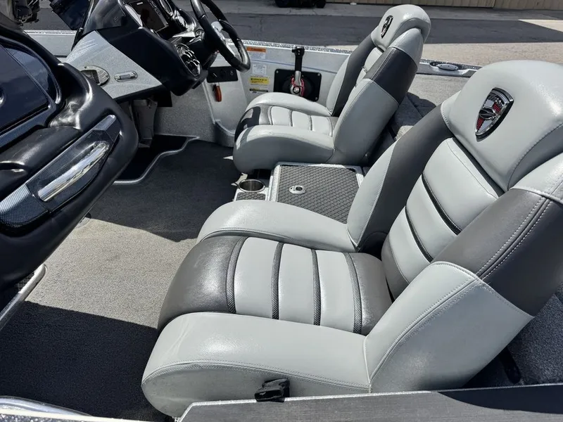 Slide: The Image of Triton 18 TrX 2015 - 7