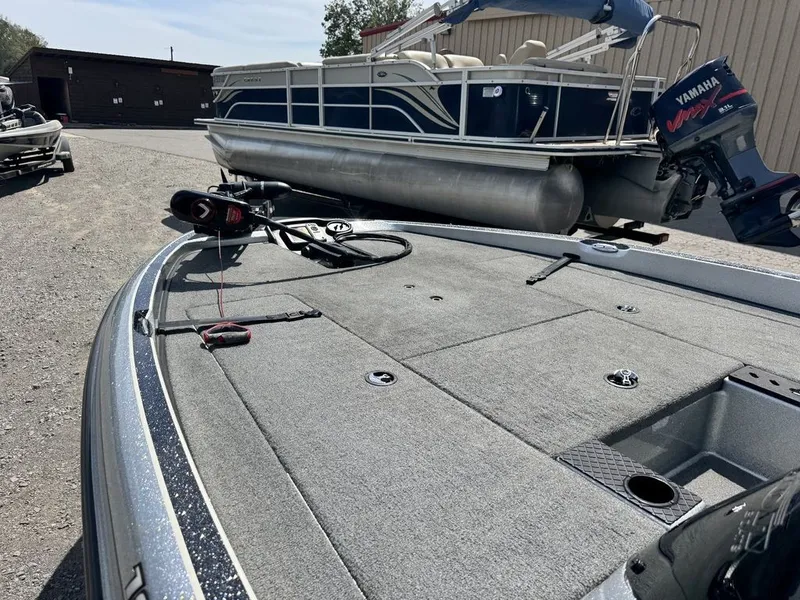 Slide: The Image of Triton 18 TrX 2015 - 9