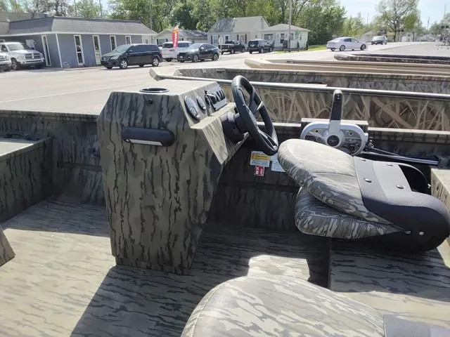 Slide: The Image of Lowe Roughneck RX1860 SC 2026 - 6