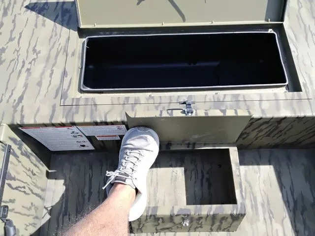 Slide: The Image of Lowe Roughneck RX1860 SC 2026 - 9