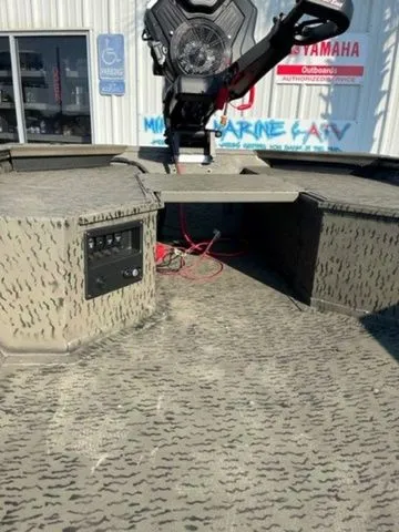 Slide: The Image of War Eagle 750 Gladiator 2026 - 5