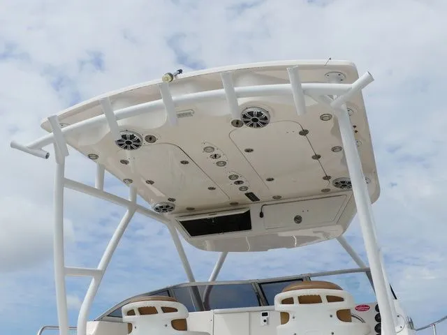 Slide: The Image of Sea Fox 256 Voyager Walkaround 2016 - 23