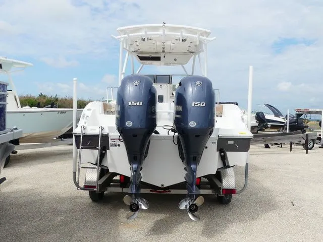 Slide: The Image of Sea Fox 256 Voyager Walkaround 2016 - 5