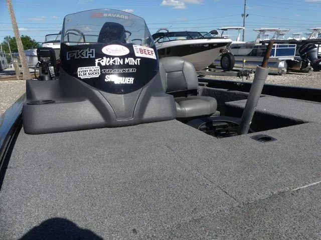 Slide: The Image of Tracker Pro 170 2024 - 13