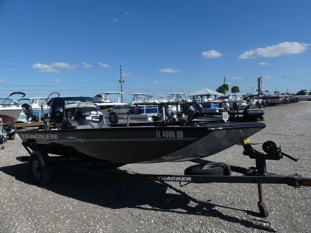 Slide: The Image of Tracker Pro 170 2024 - 3