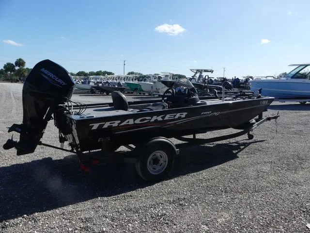 Slide: The Image of Tracker Pro 170 2024 - 4