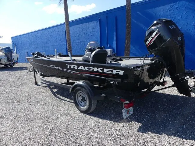 Slide: The Image of Tracker Pro 170 2024 - 6