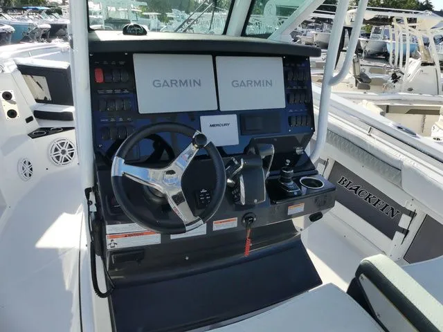 Slide: The Image of Blackfin 302 CC 2023 - 10