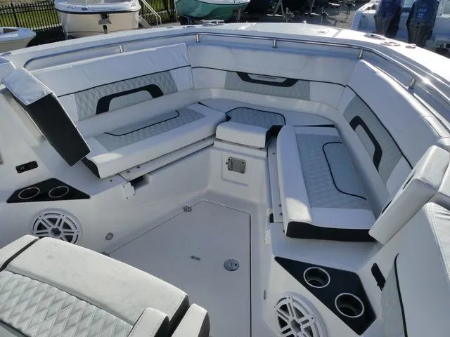 Slide: The Image of Blackfin 302 CC 2023 - 16