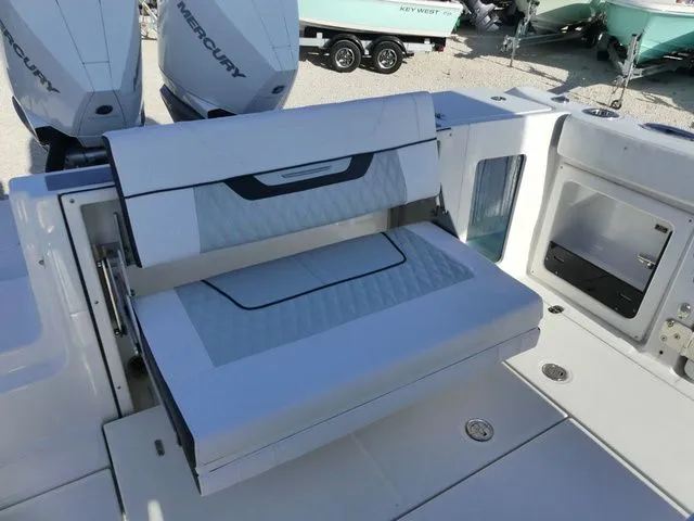 Slide: The Image of Blackfin 302 CC 2023 - 6