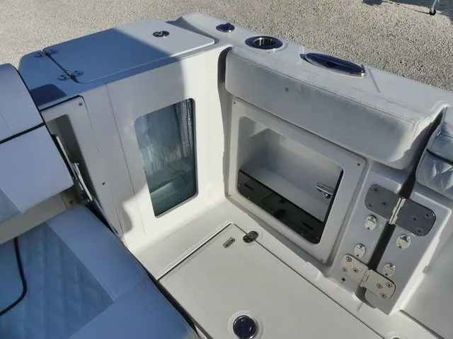 Slide: The Image of Blackfin 302 CC 2023 - 7