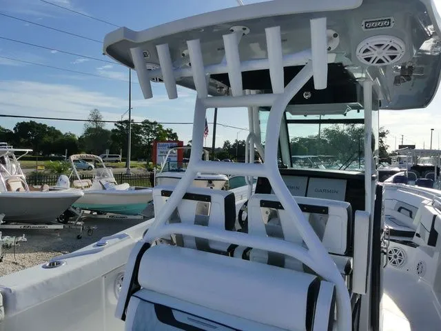 Slide: The Image of Blackfin 302 CC 2023 - 9