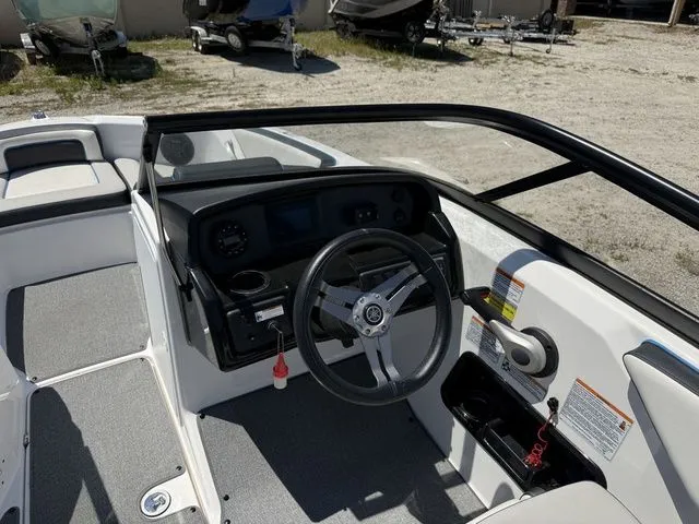 Slide: The Image of Yamaha AR195 2020 - 22