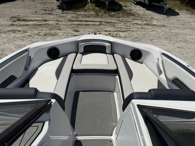 Slide: The Image of Yamaha AR195 2020 - 26