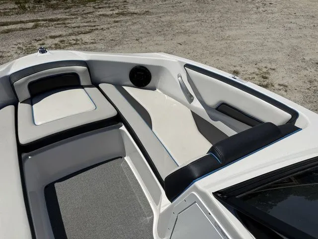 Slide: The Image of Yamaha AR195 2020 - 27