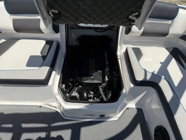 Slide: The Image of Yamaha AR195 2020 - 32