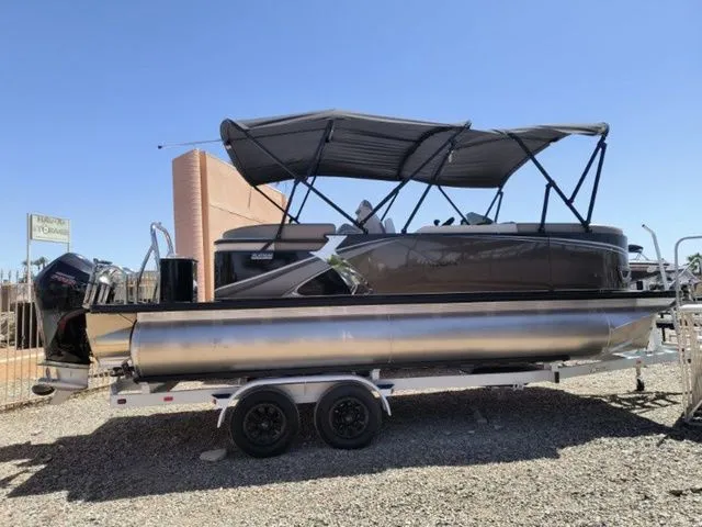 The Image of Avalon LSZ Quad Lounger 21 FT 2026 - 1