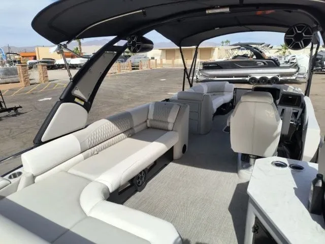 Slide: The Image of Tahoe Grand Tahoe LTD Cruise Rear Bench 25 FT 2026 - 10