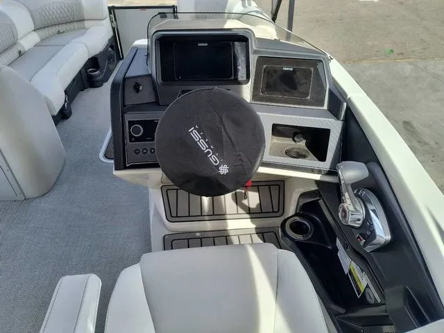 Slide: The Image of Tahoe Grand Tahoe LTD Cruise Rear Bench 25 FT 2026 - 13