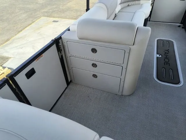 Slide: The Image of Tahoe Grand Tahoe LTD Cruise Rear Bench 25 FT 2026 - 14