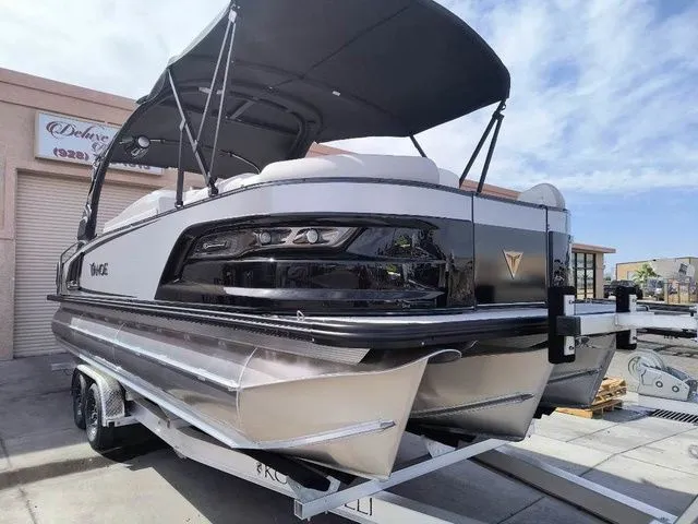 Slide: The Image of Tahoe Grand Tahoe LTD Cruise Rear Bench 25 FT 2026 - 3