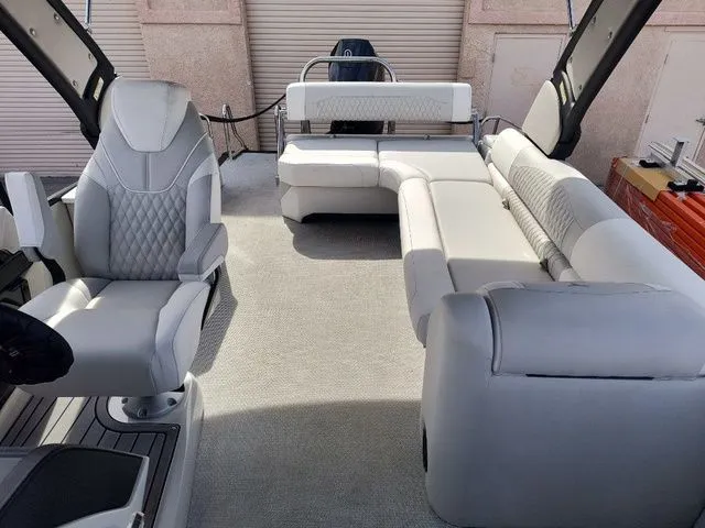 Slide: The Image of Tahoe Grand Tahoe LTD Cruise Rear Bench 25 FT 2026 - 8