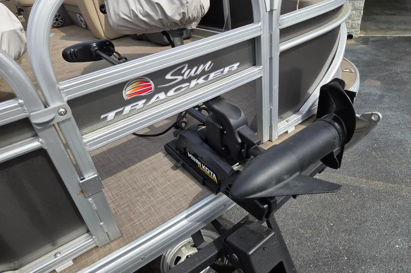 Slide: The Image of 2023 Sun Tracker Fishin' Barge 20 DLX with Minn Kota trolling motor. - 6