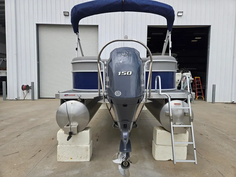 Slide: The Image of Bennington 22SVSRST 2022 pontoon boat with Yamaha 150 engine. - 5