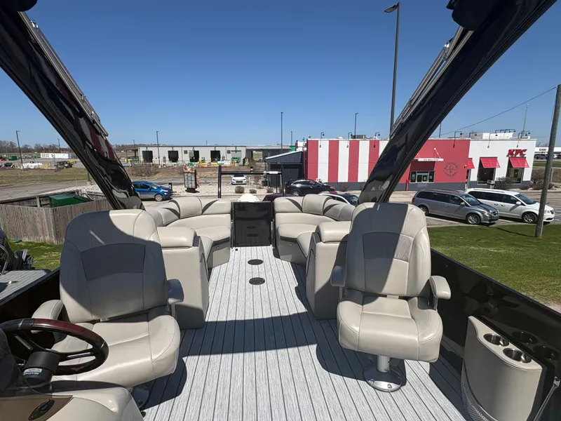 Slide: The Image of Berkshire 25RFX DC STS ARCH 3.0 PKG 2018 - 11