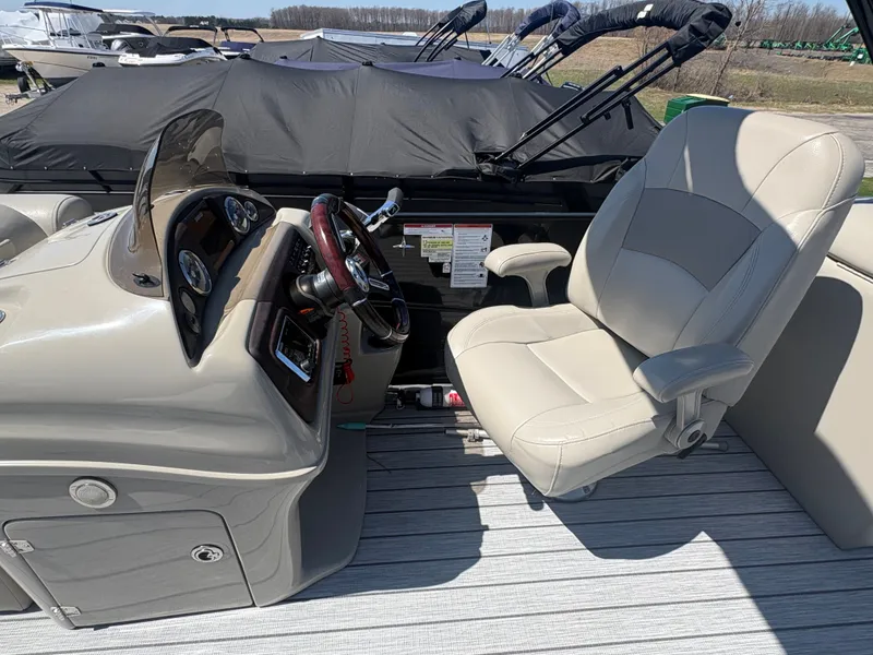 Slide: The Image of Berkshire 25RFX DC STS ARCH 3.0 PKG 2018 - 13