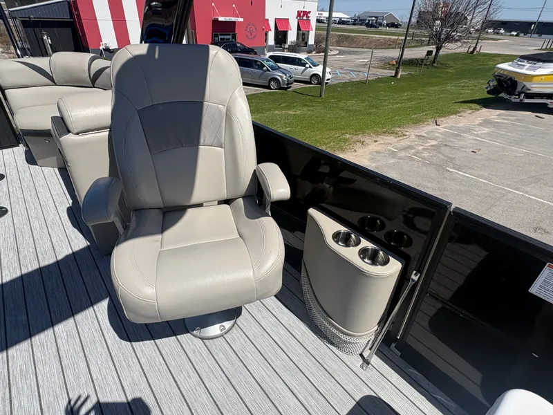 Slide: The Image of Berkshire 25RFX DC STS ARCH 3.0 PKG 2018 - 15